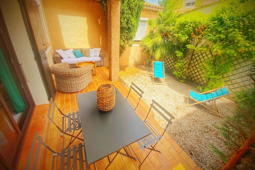 Cocoon'Isle - Jardinet- Jacuzzi Appartamento LʼIsle-sur-la-Sorgue Esterno foto
